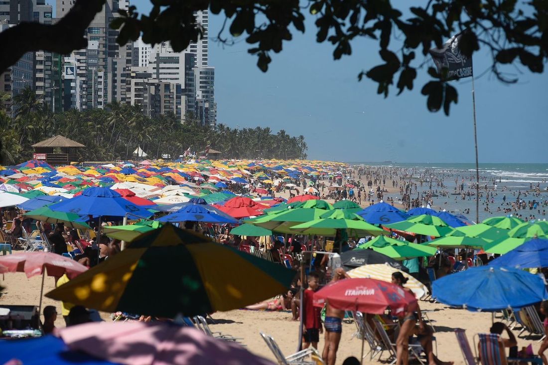 Praia de Boa Viagem, na Zona Sul do Recife - Foto: Rafael Furtado/Folha de Pernambuco