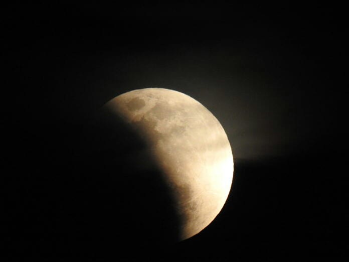 Eclipse lunar parcial fotografado da zona rural de Itapetim-PE em 2019. Foto: João Paulo Pereira