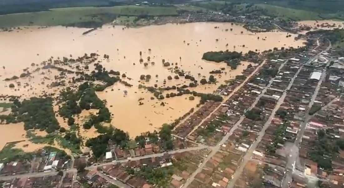 Enchentes no Sul da Bahia causam mortes e deixam milhares de desabrigados - Foto: Reprodução/Twitter