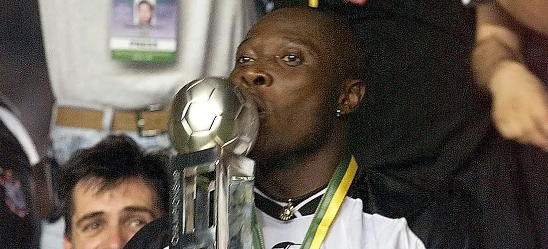 Freddy Rincon ganhou o Mundial de 2000, com a camisa do Corinthians - Foto: VANDERLEI ALMEIDA / AFP
