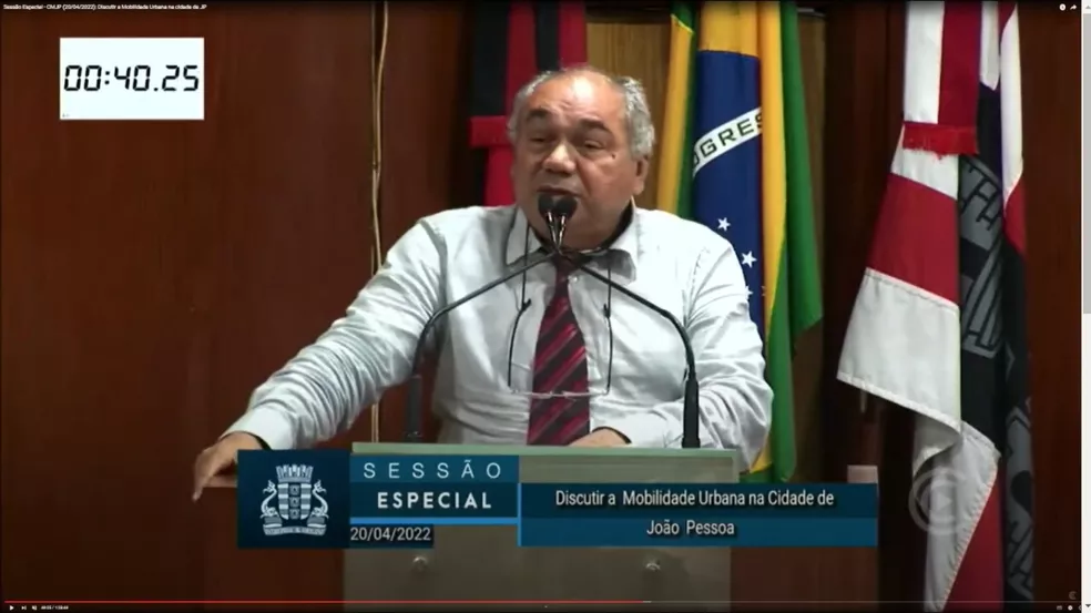 Advogado trabalhista, José Silveira falou em defesa dos direitos dos motoristas de transporte público - Foto: TV Câmara JP/reprodução