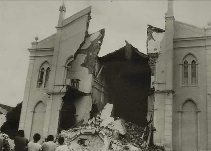 Desabamento da torre da Igreja Matriz de São José do Egito em maio de 1977. Foto: Reprodução/Blog do Marcello Patriota
