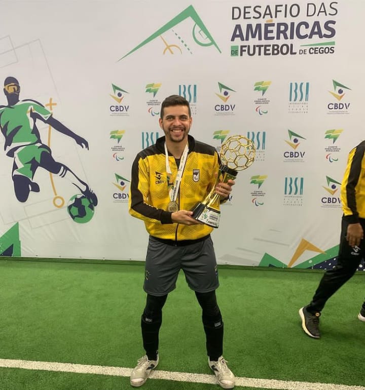 Goleiro Giovane comemora título de Campeão do Desafio das Américas de Futebol de Cegos. Foto: Reprodução/Instagram