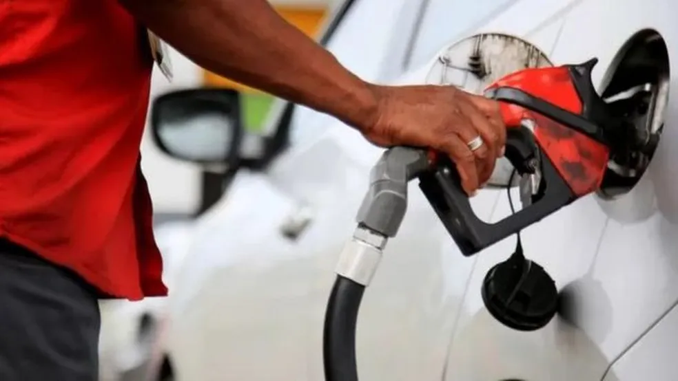 Preço da gasolina vendida nos postos do país está em alta há duas semanas consecutivas - Foto: Getty Images