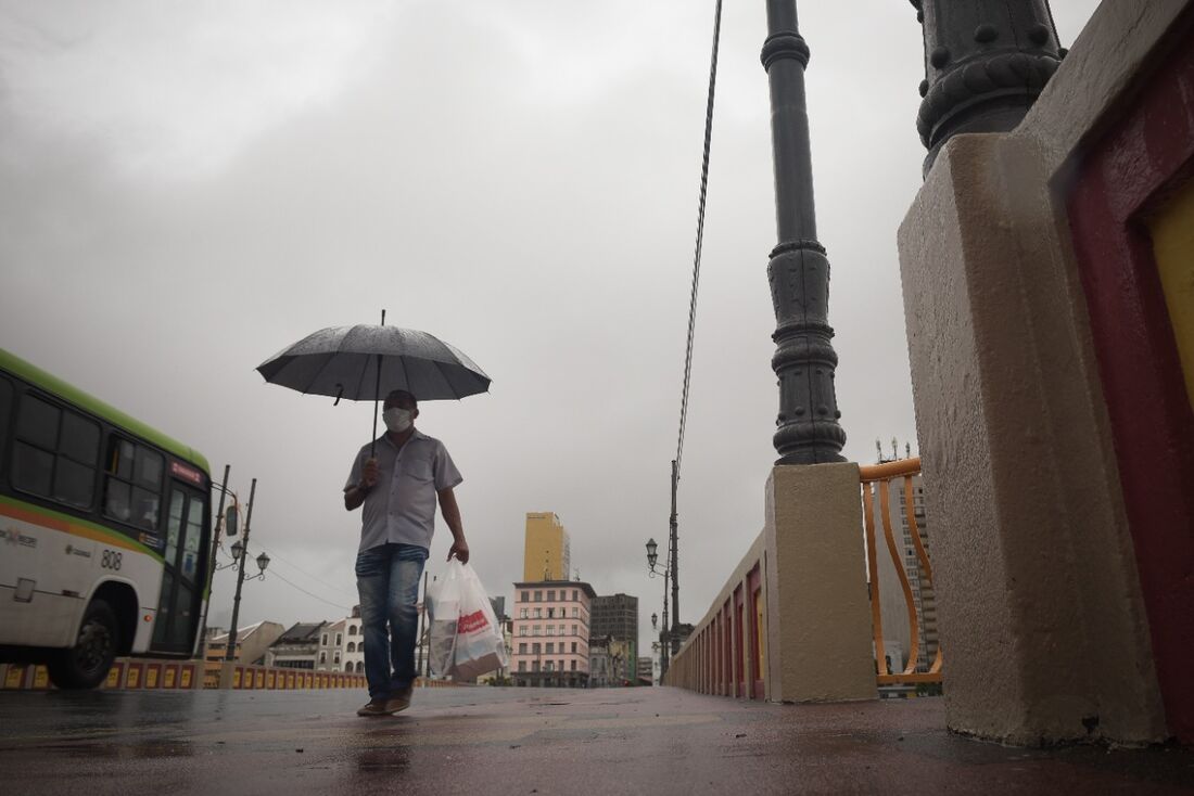 Chuva no Recife - Foto: Alfeu Tavares/Folha de Pernambuco