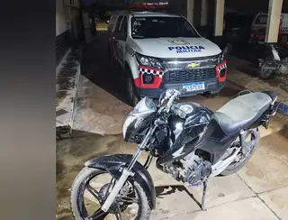 Homem com sinais de embriaguez bate moto com registro de furto em viatura da PM em Prainha