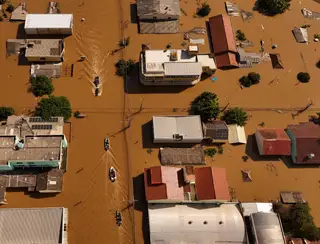Sobe para 90 o número de mortos após enchentes que atingem o RS