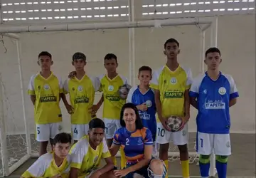 Time infantil masculino da Escola Antônio Piancó Sobrinho ganhou medalha de ouro. Foto: Diretoria de Esportes e Juventude/Divulgação