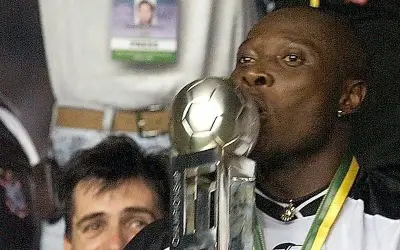 Morre Freddy Rincón, o Colosso que fez história no futebol da Colômbia e do Brasil
