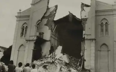Nossa história: Desabamento da torre da Igreja Matriz de São José do Egito em 1977
