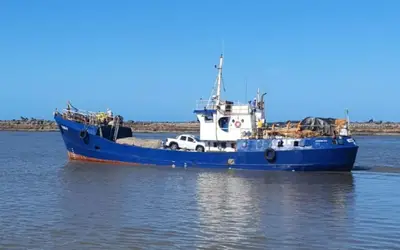 Continuam buscas por desaparecidos de navio que saiu do Recife e naufragou a caminho de Noronha
