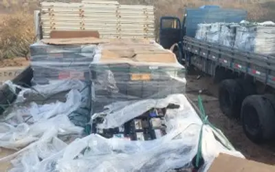 Polícia recupera dois caminhões e cargas roubados no Sertão de PE