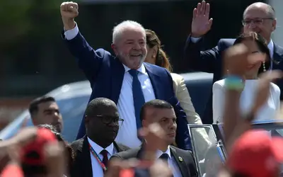 Lula é empossado pela terceira vez presidente do Brasil