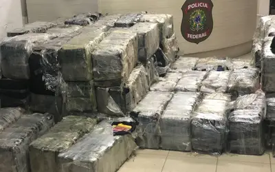 Navio com 3,6 toneladas de cocaína é apreendido em Pernambuco 